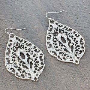 Silvertone Filigree Earrings! NEW!
